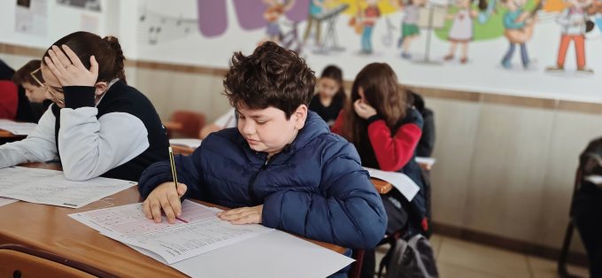 Sănătatea copiilor din București se schimbă. Creșteri importante ale cazurilor de ADHD, depresie și obezitate