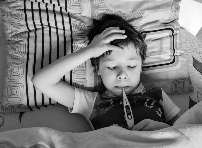 Când trebuie dus la spital un copil răcit? Semnul pe care părinții nu ar trebui să-l ignore