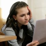 PISA 2025 ridică un nou semnal de alarmă. Cum ar putea AI să slăbească gândirea critică a elevilor