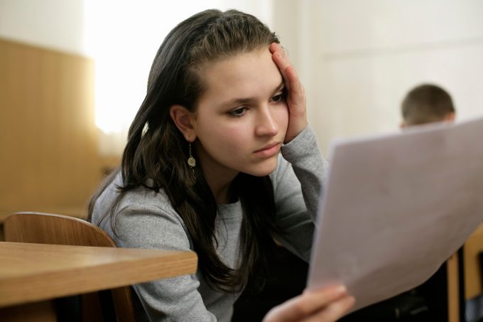 PISA 2025 ridică un nou semnal de alarmă. Cum ar putea AI să slăbească gândirea critică a elevilor