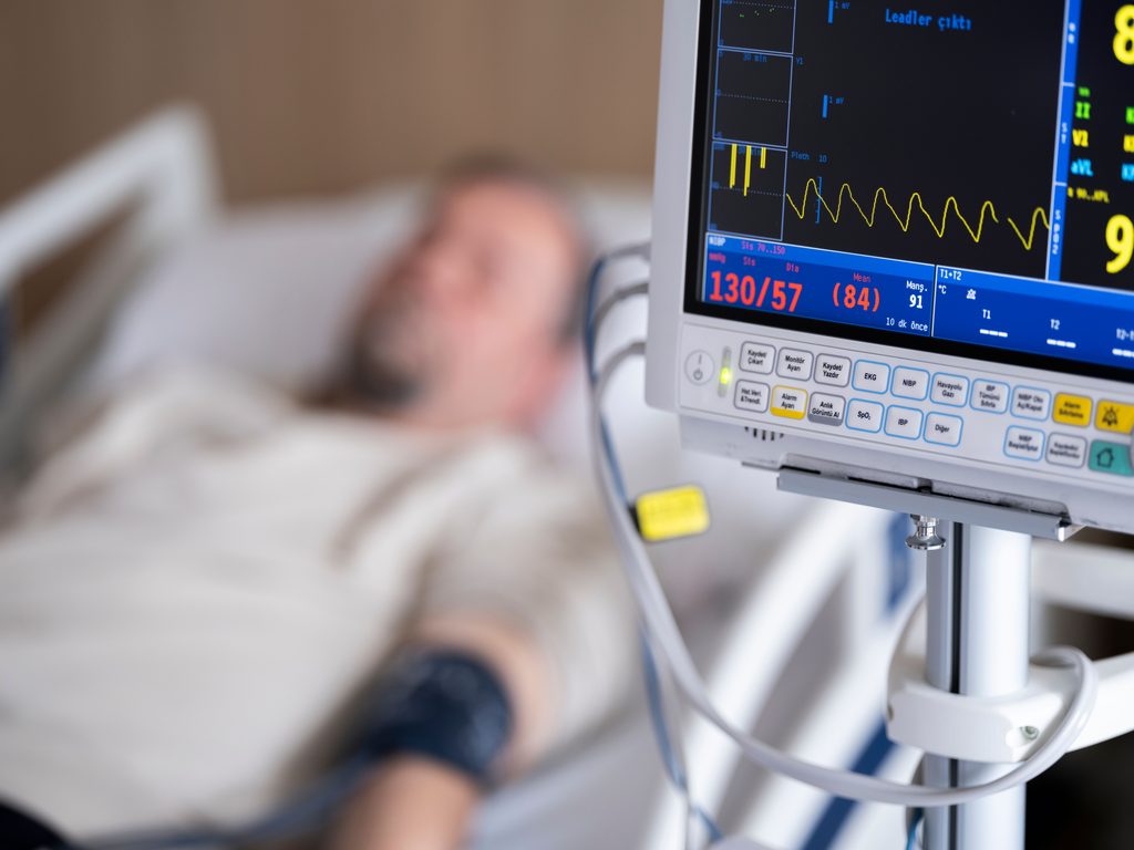 Infarctul ar putea fi diagnosticat diferit la femei și bărbați. Ce schimbă noile recomandări ale cardiologilor