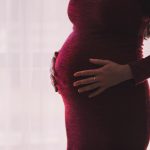 Paracetamolul în sarcină, asociat cu diferențe ale organelor reproductive la fetițe. Ce arată un nou studiu