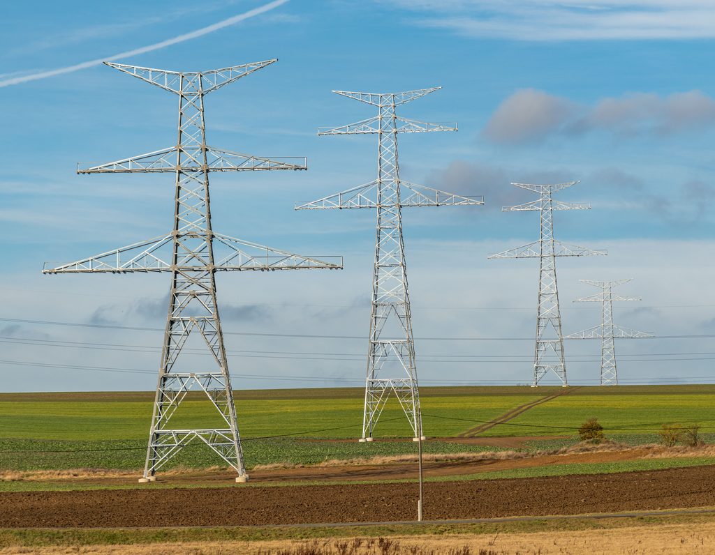 România își extinde rețeaua de energie pe măsură ce se schimbă locurile de producție. Ce proiecte sunt în lucru