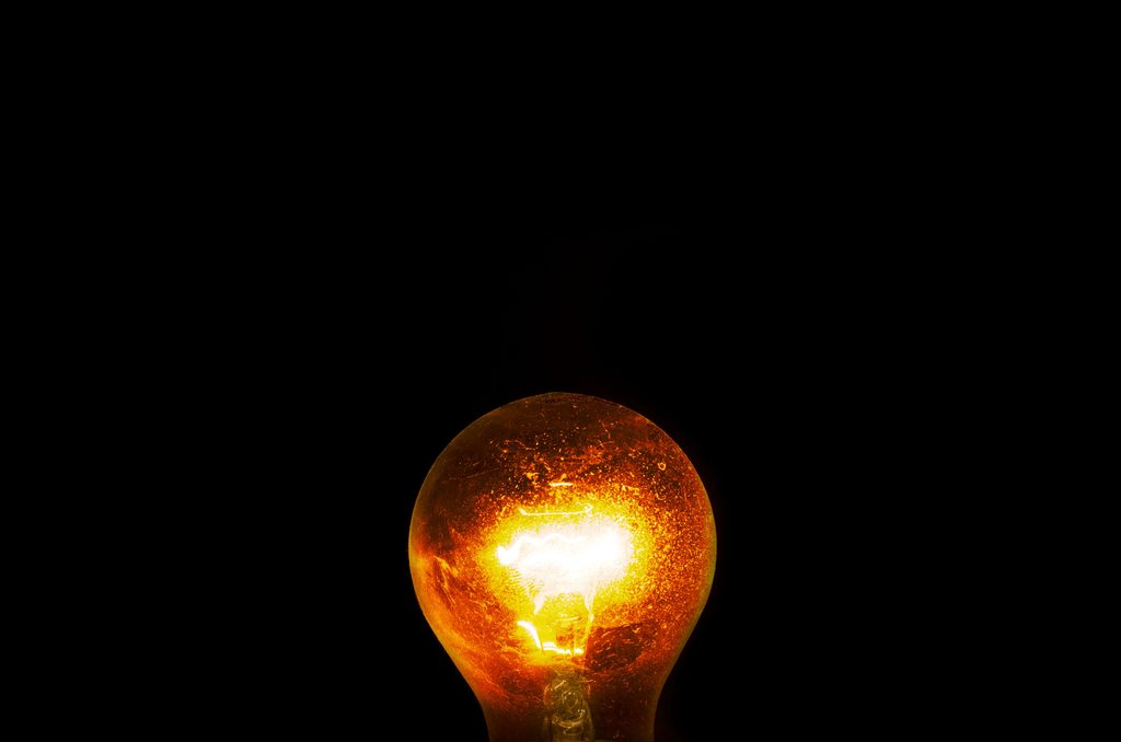România ține pe loc noi investiții în energie. Peste 200 de proiecte așteaptă undă verde