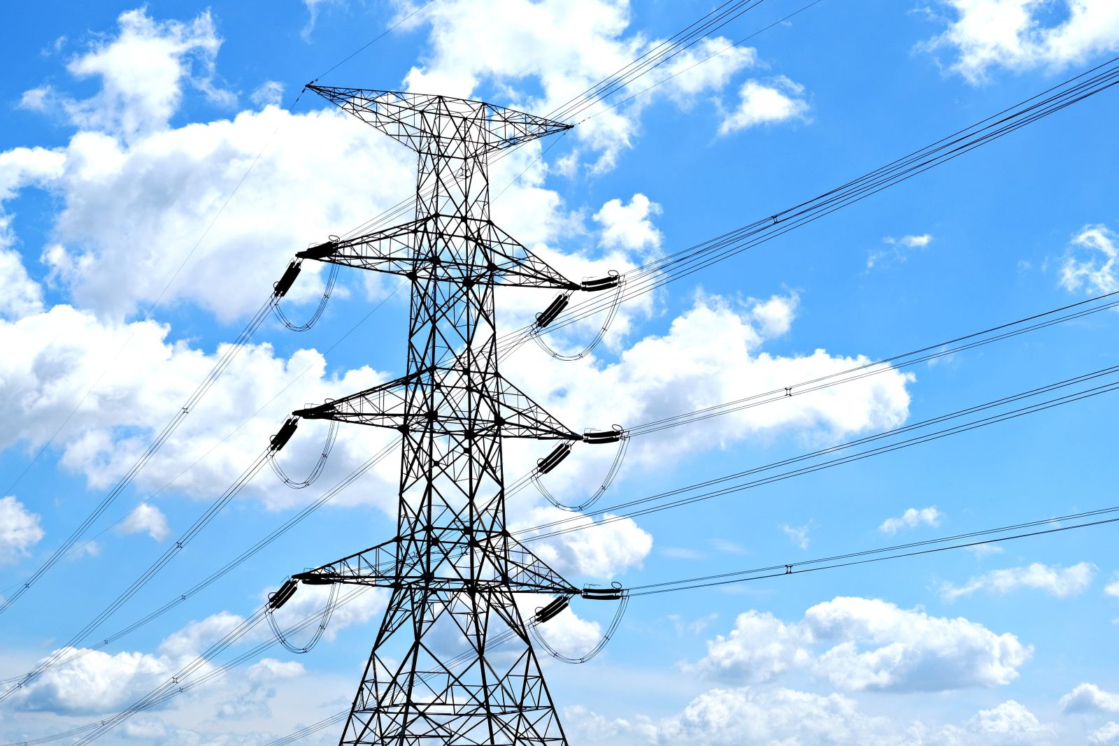 România ține pe loc noi investiții în energie. Peste 200 de proiecte așteaptă undă verde