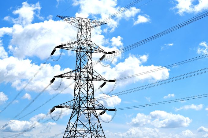 România ține pe loc noi investiții în energie. Peste 200 de proiecte așteaptă undă verde