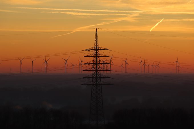 România își extinde rețeaua de energie pe măsură ce se schimbă locurile de producție. Ce proiecte sunt în lucru
