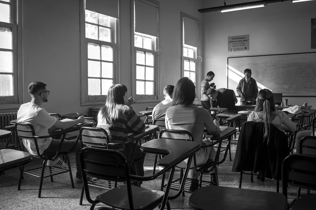 PISA 2025: România rămâne în coada Europei. Aproape jumătate dintre elevi nu ating nivelul minim la materiile de bază