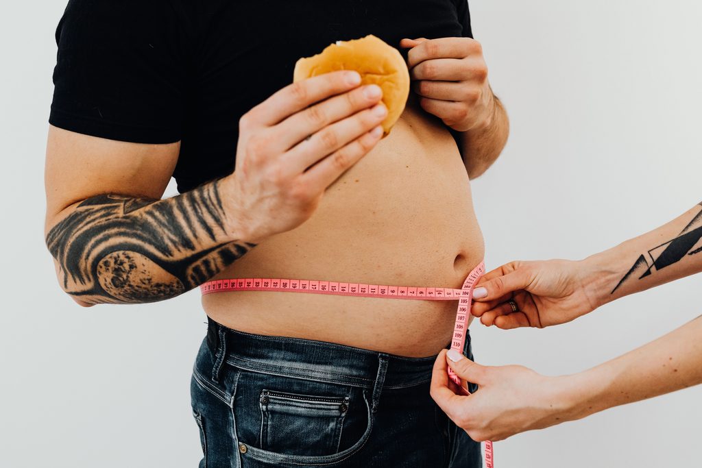 Fast-food-ul și sedentarismul își pun amprenta asupra copiilor din România. Greutatea este o problemă reală