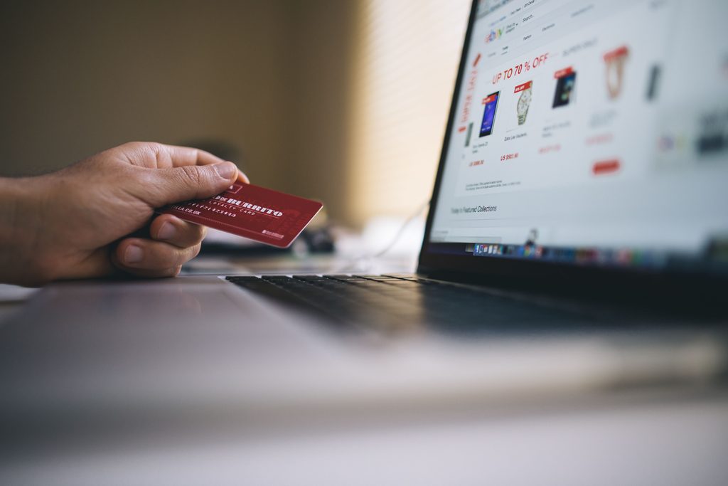 Cardurile de credit expirate pot fi „reactivate”. Cercetătorii au descoperit cum pot fi folosite în fraude