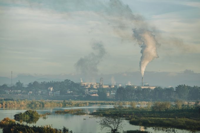 Poluarea aerului, asociată cu un risc mai mare de suicid. Ce arată o nouă meta-analiză