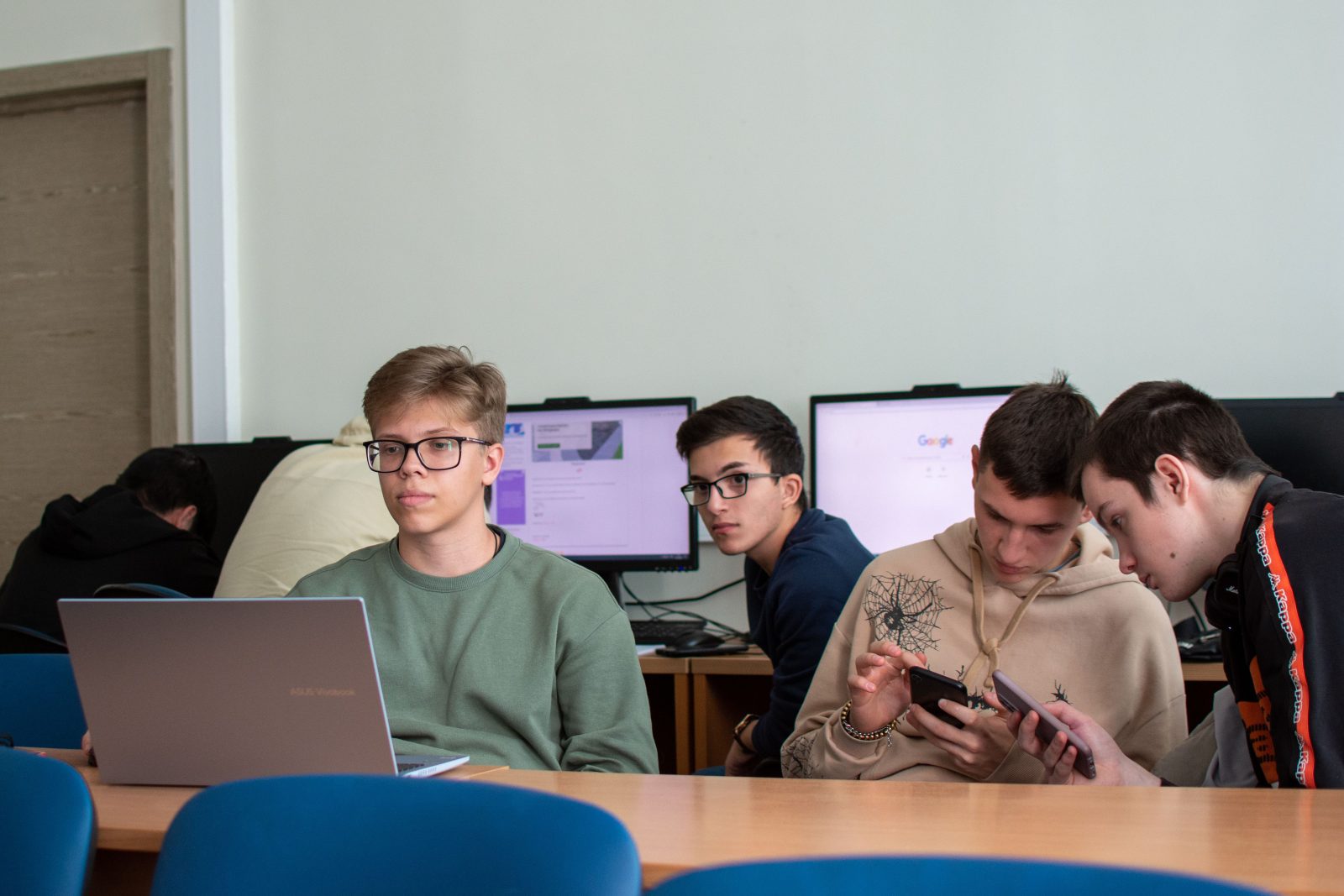 PISA 2025: România rămâne în coada Europei. Aproape jumătate dintre elevi nu ating nivelul minim la materiile de bază