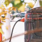 Mașinile electrice și hibride domină interesul la salonul auto din București. Ce avantaje oferă mărcile asiatice