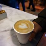 Cafeaua schimbă bacteriile din intestin și poate influența creierul. Ce au descoperit cercetătorii