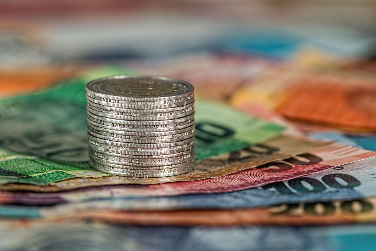 Cum alegi un cont bancar online în 2026: comisioanele și detaliile care pot face diferența