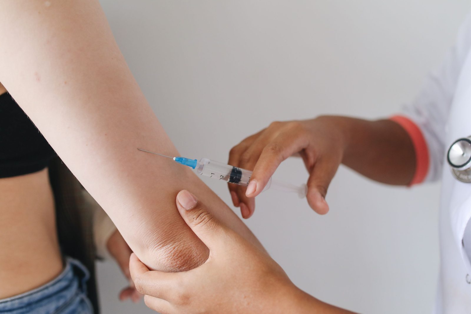 Un vaccin creat pentru fiecare tumoră ovariană a activat sistemul imunitar la 8 din 10 paciente